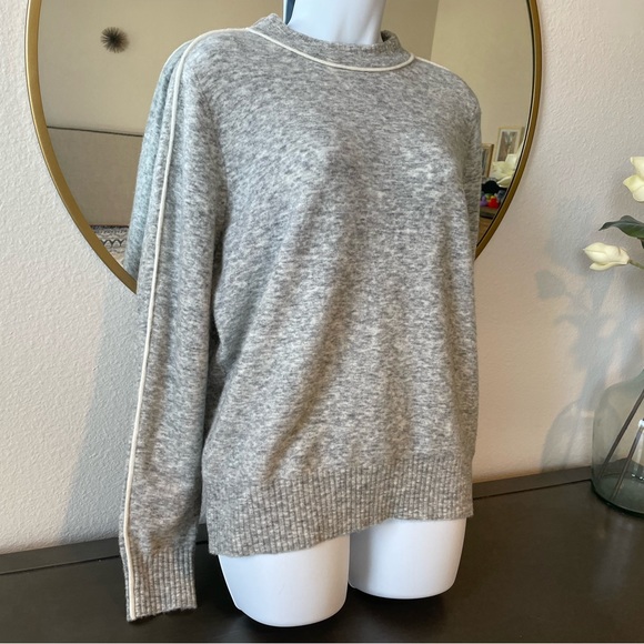 Athleta Transit Crew Sweater, NWOT - Picture 3 of 9